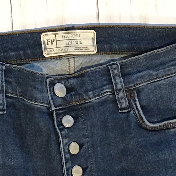 Free People Destroyed Reagan Crop Jeans - Picture 3 of 8